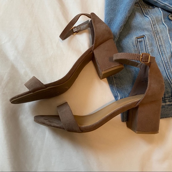Taupe short block heel sandals - Picture 3 of 5